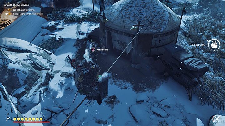 Przeciwników z obozowiska również możesz atakować z ukrycia lub po prostu przekradać się obok nich - ten drugi wariant będzie możliwy dzięki przejściu po rozwieszonej linie prowadzącej na dach namiotu - Ghost of Tsushima: Nadciągająca burza (A Gathering Storm) solucja - Ghost of Tsushima - poradnik do gry