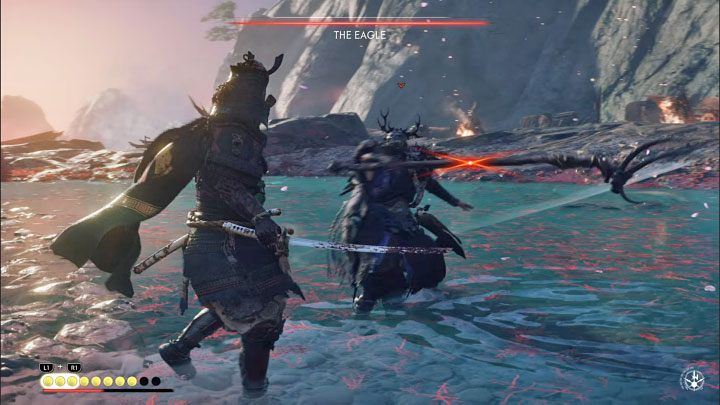 Orlica walcząc kosturem również może polegać na różnych typach ataków, w tym na takich, które zakładają wykonanie przewrotki połączonej z wyprowadzeniem ciosu - Ghost of Tsushima Iki Island: Błogosławieństwo śmierci - solucja, opis przejścia - Ghost of Tsushima - poradnik do gry