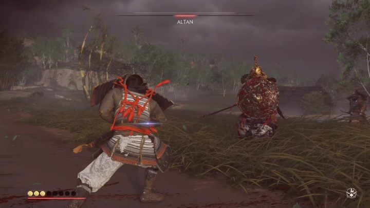 Warto zabezpieczyć się przed wejściem na bossa i zadbać o naładowanie hartu ducha (reprezentowanego przez żółte okręgi nad paskiem zdrowia) - Ghost of Tsushima: Jak pokonać bossa Altan? - Ghost of Tsushima - poradnik do gry