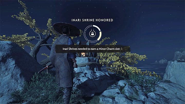 Po pomodleniu się przy kapliczce inari możesz otrzymać informację o odblokowaniu nowego slotu lub o wymaganej liczbie innych kapliczek do odnalezienia - Ghost of Tsushima: Jak zdobyć trofeum Mistrz talizmanów? - Ghost of Tsushima - poradnik do gry
