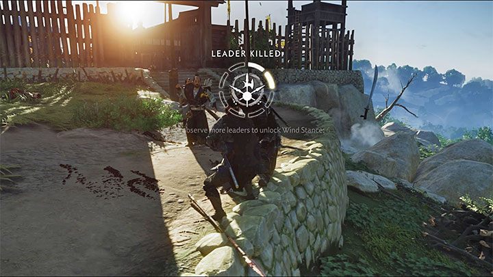 Dla przypomnienia nowe postawy możesz odblokowywać dzięki poglądaniu z ukrycia oraz eliminowaniu wrogich liderów, czyli silniejszych przeciwników przebywających w większych lokacjach okupowanych przez Mongołów - Ghost of Tsushima: Lista trofeów - Ghost of Tsushima - poradnik do gry