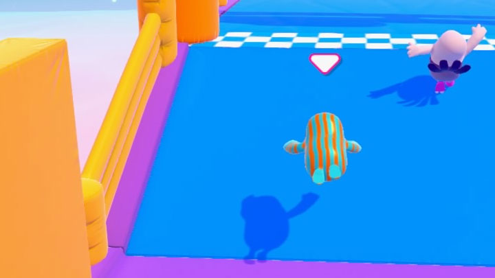 W grze Fall Guys bardzo często musisz unikać ruchomych przeszkód oraz przeskakiwać nad przepaściami - Fall Guys: Porady na start - Fall Guys - poradnik do gry