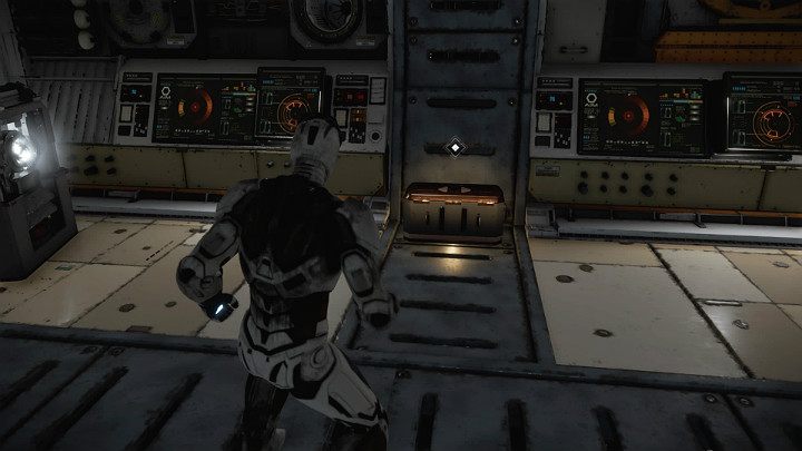 Gdy przejdziesz przez śluzę do małego pomieszczenia upewnij się, że zebrałeś zasoby ze skrzyni, która stoi przy ścianie naprzeciwko wejścia - Marvels Avengers: Próba 1, 2, 3 / Testing 1, 2, 3 - solucja - Marvels Avengers - poradnik do gry