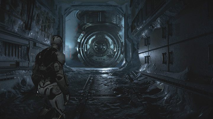 Idąc dalej dotrzesz do terminala, który otworzy śluzę prowadzącą do dziwnego pokoju z kriogeniczną kapsułą - Marvels Avengers: Próba 1, 2, 3 / Testing 1, 2, 3 - solucja - Marvels Avengers - poradnik do gry