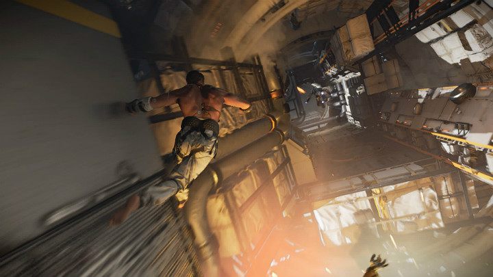 W trakcie ucieczki łącz ze sobą podwójne skoki z obrotem z chodzeniem po ścianach, a uda Ci się sprawnie przebyć odcinek dzielący Cię od kapsuły ratunkowej - Marvels Avengers: Próba 1, 2, 3 / Testing 1, 2, 3 - solucja - Marvels Avengers - poradnik do gry