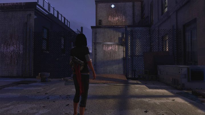 Gdy dotrzesz do wysokiej podrapanej ściany będziesz musiał najpierw złapać się poprzeczki, a następnie wskoczyć na ścianę i ponownie użyć skoku, aby dostać się na górę - Marvels Avengers: Nowa codzienność/New normal - solucja, opis przejścia - Marvels Avengers - poradnik do gry