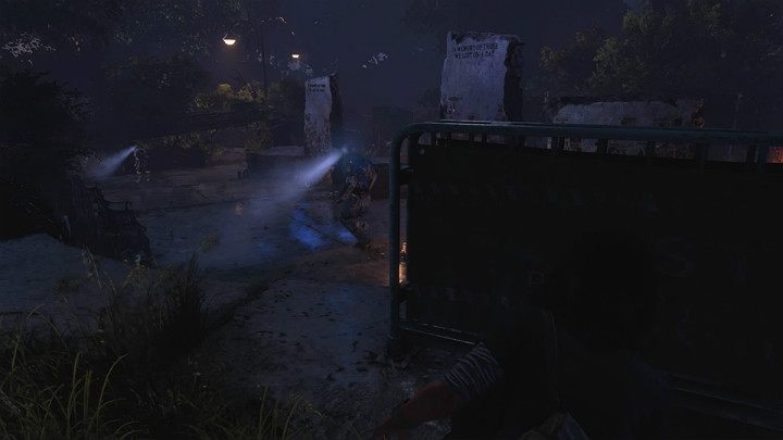 Po przejściu przez zalesioną alejkę dotrzesz do kolejnej barierki, tym razem przed ścianą pamięci Inhumans - Marvels Avengers: Nowa codzienność/New normal - solucja, opis przejścia - Marvels Avengers - poradnik do gry