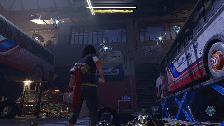 W następnej kolejności przyjdzie pora na walkę z latającymi przeciwnikami - dronami - Marvels Avengers: Nowa codzienność/New normal - solucja, opis przejścia - Marvels Avengers - poradnik do gry