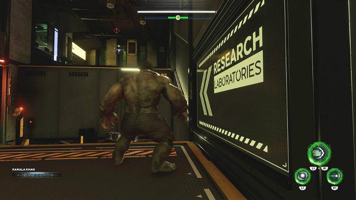 Gdy systemy obronne AIM zaczną chować schody łączące kolejne piętra budynku będziesz musiał łapać się ścian, aby dostać się wyżej - Marvels Avengers: W poszukiwaniu Olimpii/To find Olympia - solucja - Marvels Avengers - poradnik do gry