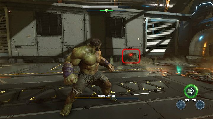 Gdy nad głową Abomination pojawi się czerwona ikona oznacza to, że za chwilę wykona atak zza głowy lub zaszarżuje na przeciwnika - Marvels Avengers: W poszukiwaniu Olimpii/To find Olympia - solucja - Marvels Avengers - poradnik do gry