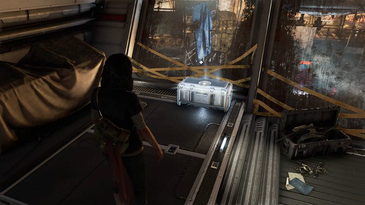 Nastepnie skręć w lewo i przejdź przez drzwi do małego pokoju nad głównym pokładem - Marvels Avengers: Witaj, stary przyjacielu/Hello old friend - solucja - Marvels Avengers - poradnik do gry