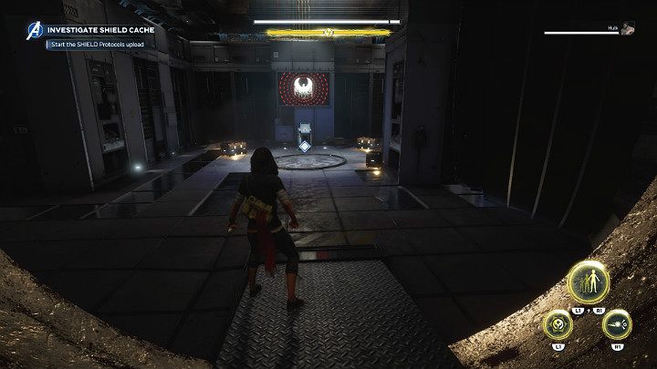 Drzwi od sejfu otworzą się, a w środku znajdziesz aż 4 skrzynie z wyposażeniem i komputer, który musisz użyć do rozpoczęcia procedury przesyłania Protokołów SHIELD - Marvels Avengers: Brakujące ogniwa/Missing links - solucja, opis przejścia - Marvels Avengers - poradnik do gry