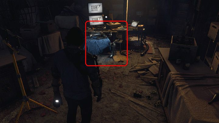 Wróć do wcześniejszego pomieszczenia i idź przed siebie w stronę biurka z komputerami - Marvels Avengers: Wizyta domowa/House Call - solucja, opis przejścia - Marvels Avengers - poradnik do gry