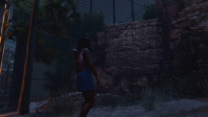 Podejdź teraz do prawej krawędzi mapy i wskocz na wysoką półkę skalną przy metalowym płocie - Marvels Avengers: Samotna walka/To stand alone - solucja, opis przejścia - Marvels Avengers - poradnik do gry