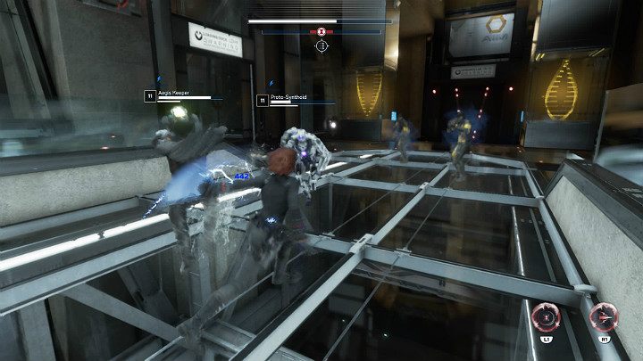 Po wejściu do pomieszczenia kontroli ochrony więzienia będziesz musiał stoczyć kolejną walkę z siłami nieprzyjaciela - Marvels Avengers: Samotna walka/To stand alone - solucja, opis przejścia - Marvels Avengers - poradnik do gry