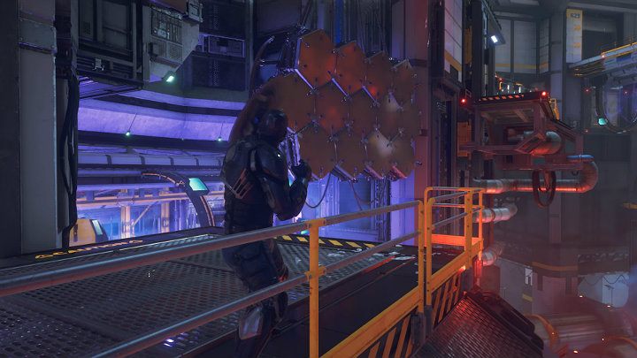 Gdy rzucisz w przycisk tarczą odwrócisz w swoją stronę ściankę, za pomocą której będziesz mógł przeskoczyć nad przepaścią - Marvels Avengers: Siłą umysłu/By Force of Mind - solucja, finałowy boss - Marvels Avengers - poradnik do gry