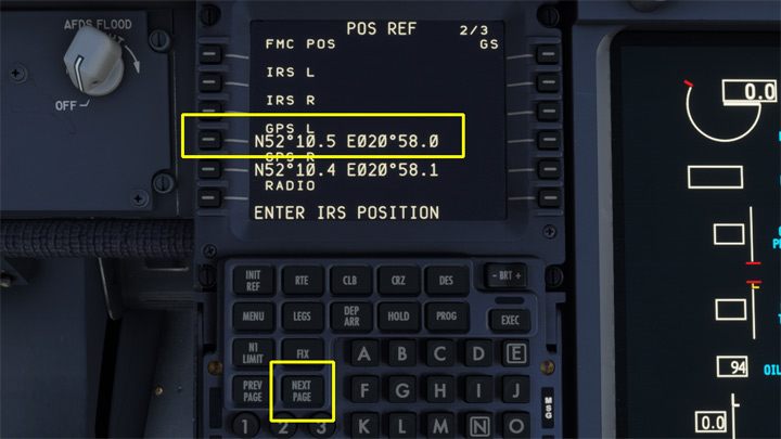 Kliknijcie przycisk NEXT PAGE, by przejść na stronę 2/3 sekcji POS REF i wybierzcie jedne ze współrzędnych GPS L lub R klikając na przycisku obok - PMDG 737: Cold Start i plan lotu w FMC - Microsoft Flight Simulator 2020 - poradnik do gry