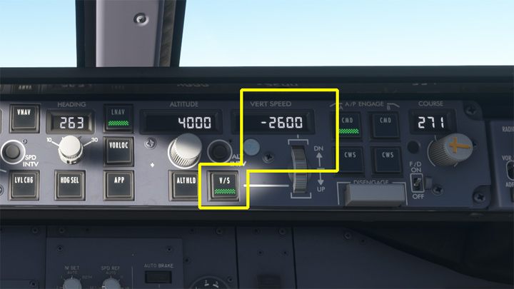 Alternatywnie, zamiast trybu VNAV, można rozpocząć zniżanie ręcznie przechodząc na tryb V/S autopilota i ustawić prędkość zniżania pokrętłem DN na ujemną wartość - PMDG 737: Zniżanie, podejście i lądowanie ILS - Microsoft Flight Simulator 2020 - poradnik do gry