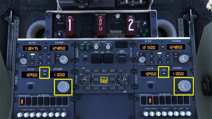 Podaną częstotliwość wprowadźcie w panelu NAV na cokole - PMDG 737: Zniżanie, podejście i lądowanie ILS - Microsoft Flight Simulator 2020 - poradnik do gry