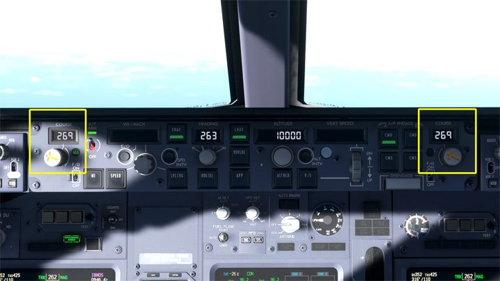 W panelu autopilota ustawiacie widoczny wcześniej w FMC kurs pasa przekręcając pokrętła COURSE - PMDG 737: Zniżanie, podejście i lądowanie ILS - Microsoft Flight Simulator 2020 - poradnik do gry