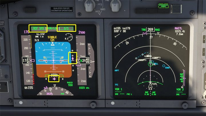 Po minięciu ostatniego punktu nawigacyjnego samolot przechwyci sygnał ILS i zacznie schodzić po ścieżce do lądowania, o czym informuje zmiana trybów autopilota - PMDG 737: Zniżanie, podejście i lądowanie ILS - Microsoft Flight Simulator 2020 - poradnik do gry