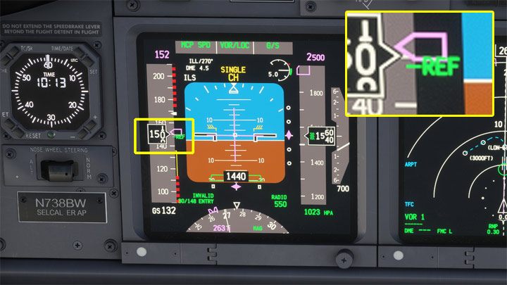 Punkt prędkości REF to sygnał, że od tej wartości klapy powinny być już w pełnym wychyleniu do lądowania - PMDG 737: Zniżanie, podejście i lądowanie ILS - Microsoft Flight Simulator 2020 - poradnik do gry