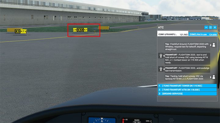 Jesteśmy na kolejnej drodze zgodnie z instrukcją - N - Flight Simulator: Kołowanie na pas startowy (Taxi) - Microsoft Flight Simulator 2020 - poradnik do gry