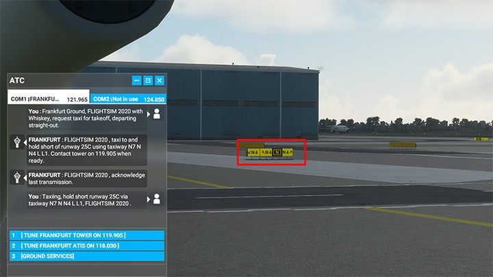 Strzałka ukośna czasem oznacza, że trzeba wykonać pierwszy skręt w jedną stronę i zaraz drugi w przeciwną - Flight Simulator: Kołowanie na pas startowy (Taxi) - Microsoft Flight Simulator 2020 - poradnik do gry