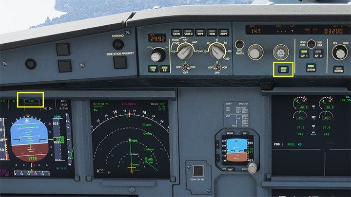 Wchodząc na kurs pasa uzbrajamy Localiser przyciskiem LOC, pomagający ustawić się na idealnie na wprost pasa - Flight Simulator: Samolot pasażerski - lądowanie ILS - Microsoft Flight Simulator 2020 - poradnik do gry