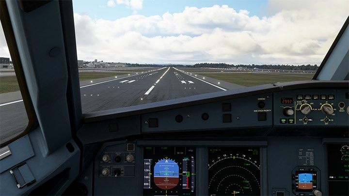 Tuż nad pasem, gdy komputer zamelduje o wysokości 20 stóp, cofnijcie przepustnicę na jałowe obroty (pozycja Idle) - Flight Simulator: Samolot pasażerski - lądowanie ILS - Microsoft Flight Simulator 2020 - poradnik do gry