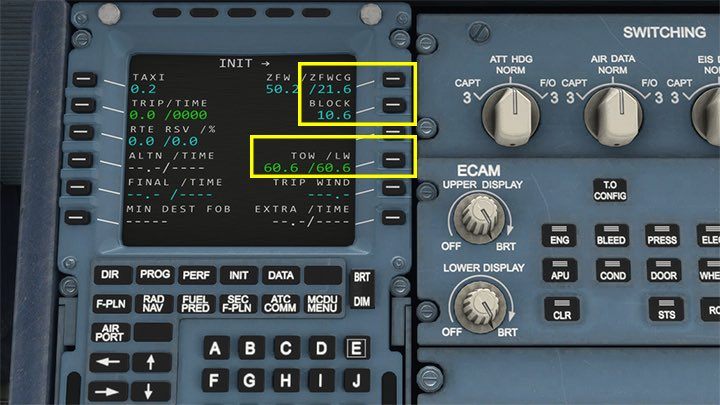 Tutaj należy sprawdzić i potwierdzić rozłożenie środka ciężkości - liczbę ZFWCG, czyli Zero Fuel Center of Gravity, ilość paliwa BLOCK oraz masę całkowitą TOW - Flight Simulator: Komputer pokładowy MCDU - jak zaprogramować? - Microsoft Flight Simulator 2020 - poradnik do gry
