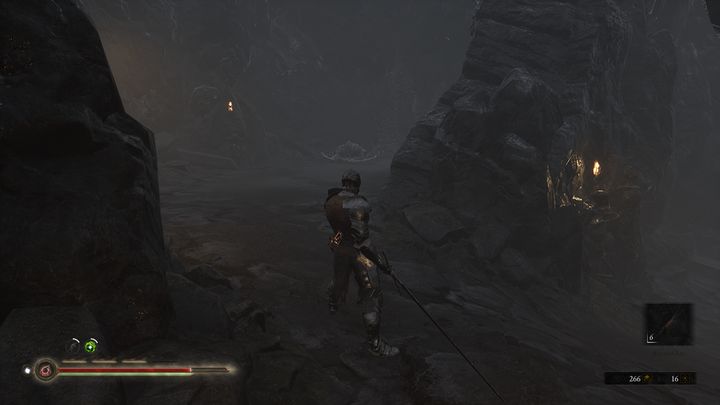 Idąc dalej, zobaczysz skrzynię oraz śpiącego przeciwnika, jest to Enslaved Disciple - Mortal Shell: Crypt of Martyrs solucja, opis przejścia - Mortal Shell - poradnik do gry