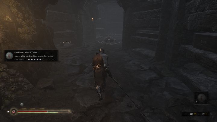 Po prawej stronie masz drogę powrotną do początku lokacji, nie ma sensu by tam iść, skręć zatem w lewo - Mortal Shell: Crypt of Martyrs solucja, opis przejścia - Mortal Shell - poradnik do gry