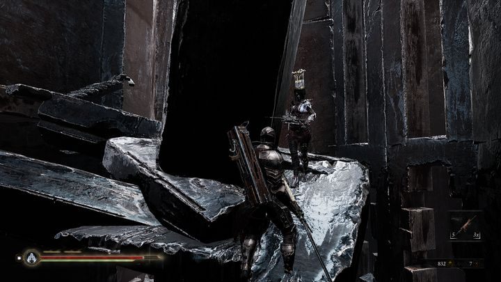 Nie śpiesz się wchodząc po schodach, gdyż są bardzo wąskie, a napotkasz tam kolejnych przeciwników, między innymi kolejne Sester - Mortal Shell: Seat of Infinity solucja, opis przejścia - Mortal Shell - poradnik do gry