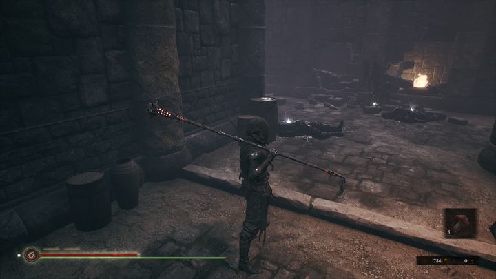 Niech nie zwiedzie cię ilość przedmiotów do podniesienia, zarówno po lewej jak i prawej stronie czekają na ciebie podstawowi przeciwnicy - Mortal Shell: Shrine of Ash solucja, opis przejścia - Mortal Shell - poradnik do gry