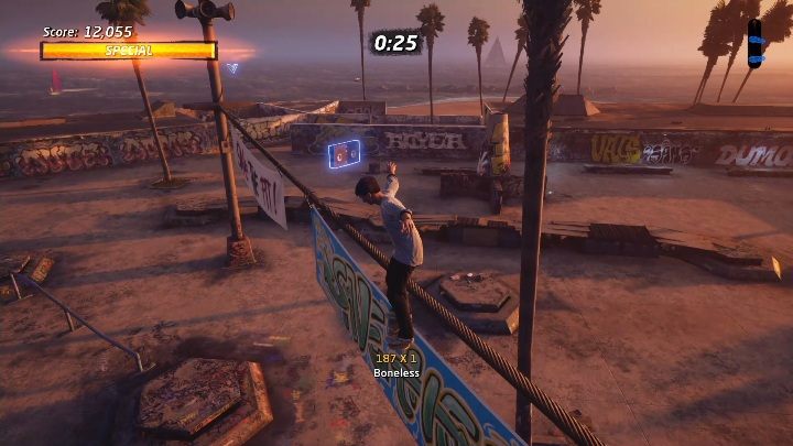 Gdy zjedziesz w dół, od miejsca startowego, zobaczysz ukrytą tasmę zaraz nad drutem - Tony Hawks Pro Skater 1+2: Venice Beach - solucja THPS2 - Tony Hawks Pro Skater 1+2 - poradnik do gry
