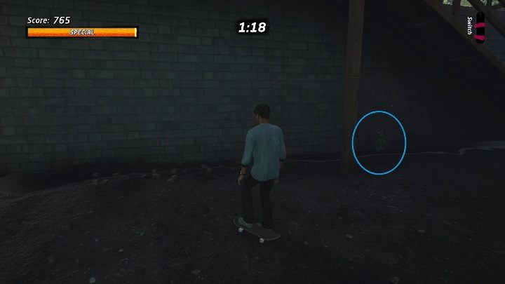 Po dotarciu do sekretnego pomieszczenia skręć w prawo i podążaj wzdłuż schodów - Tony Hawks Pro Skater 1+2: Figurki kosmitów - lista, znajdźki - Tony Hawks Pro Skater 1+2 - poradnik do gry
