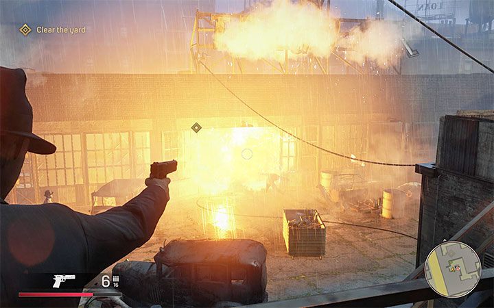 Po zlikwidowaniu wszystkich widocznych wrogów wyważ boczną bramkę i ustaw się w miejscu, z którego widać wnętrze budynku - Mafia Definitive Edition: Lepiej się przyzwyczajaj - solucja - Mafia 1 Definitive Edition - poradnik, solucja