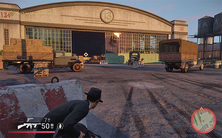 Kieruj się w stronę hangaru 13 - Mafia Definitive Edition: Creme de la Creme - solucja - Mafia 1 Definitive Edition - poradnik, solucja