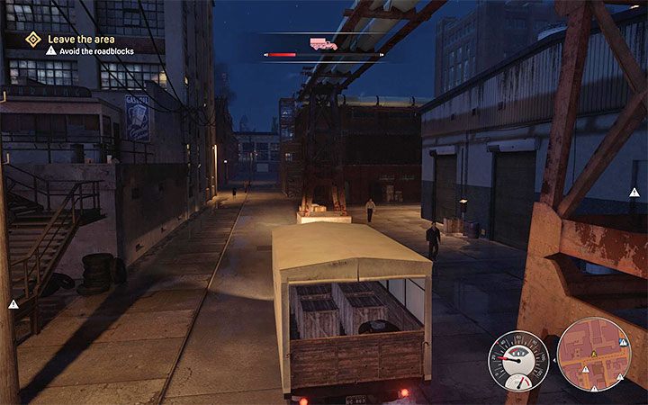 W unikaniu radiowozów może ci pomagać przejeżdżanie pomiędzy budynkami oraz bocznymi uliczkami, które są zamknięte dla normalnego ruchu drogowego - Mafia Definitive Edition: Czysty relaks - solucja - Mafia 1 Definitive Edition - poradnik, solucja