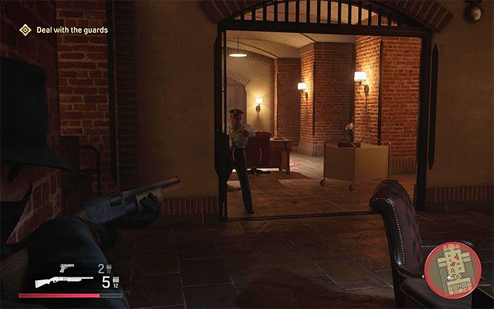 Po dotarciu na piętro ze skarbcem strażnicy nie poddadzą się zgodnie z oczekiwaniami głównego bohatera - Mafia Definitive Edition: Praca po godzinach - solucja - Mafia 1 Definitive Edition - poradnik, solucja