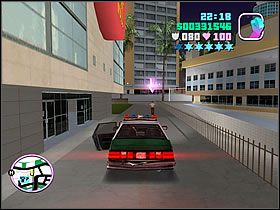 Zdejmij stojących przy wyjściu policjantów i pakuj się do radiowozu - Copland Tommy Vercetti - Grand Theft Auto: Vice City - poradnik do gry