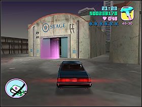 Wyjdź przed pizzerie, zgadnij jakiś samochód, by zabrać obie panie i jedź do studia - Recruitment Drive - Asset Film Studio - Grand Theft Auto: Vice City - poradnik do gry