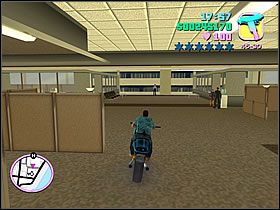 Pierwszy etap to skok przesz szybę (Unique Stunt Jump) - G-Spotlight - Asset Film Studio - Grand Theft Auto: Vice City - poradnik do gry