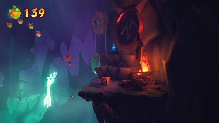 Po kolejnym użyciu liny musisz zeskoczyć na ruszającą się platformę - Crash 4: Szczyt Obłędu solucja, opis przejścia - Crash Bandicoot 4 - poradnik, solucja