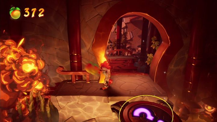 Wejście na sekretny poziom znajdziesz w małym budynku, zaraz za ogromnym zbiornikiem wodnym - Crash 4: Kręcioł - solucja, opis przejścia - Crash Bandicoot 4 - poradnik, solucja