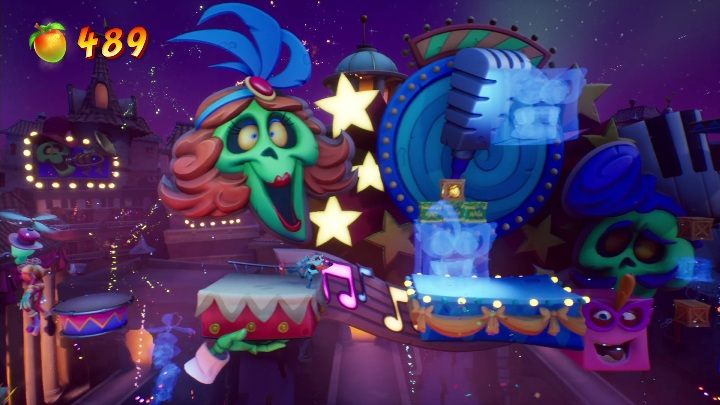 Maska, która pozwoli Ci modyfikować teren znacznie ułatwi Ci przejście tej lokacji - Crash 4: Poza rytmem - solucja, opis przejścia - Crash Bandicoot 4 - poradnik, solucja