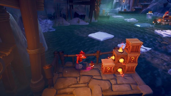 Po przejściu dalej natrafisz na znane Ci już ogniste skrzynie - Crash 4: Śnieżny spacer - solucja, opis przejścia - Crash Bandicoot 4 - poradnik, solucja