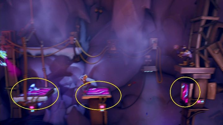 Dalsza część sekwencji polega na dostaniu się na samą górę, stale skacząc po platformach podpiętych do prądu - Crash 4: Prosto z mostu - solucja, opis przejścia - Crash Bandicoot 4 - poradnik, solucja