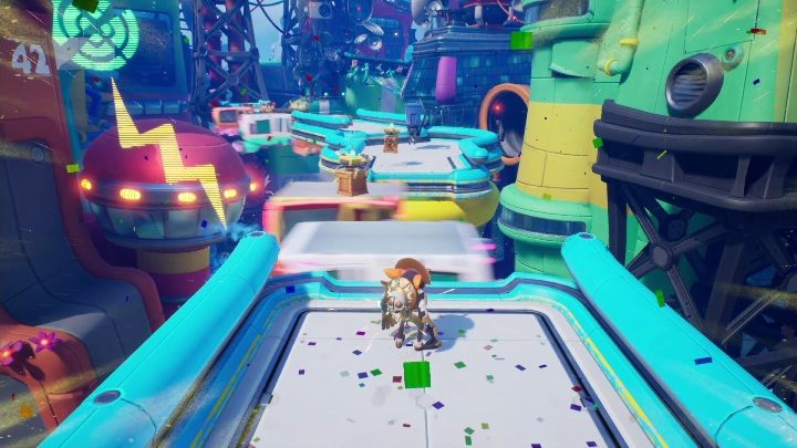 Po zdobyciu maski czekają Cię dwa etapy podczas, których musisz zatrzymać pędzące auta tak, aby po nich przeskoczyć - Crash 4: Bieg po przekąski - solucja, opis przejścia - Crash Bandicoot 4 - poradnik, solucja